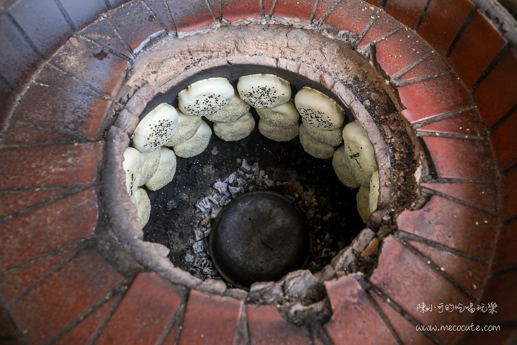 中山區美食,伊通街美食,台北下午茶外送,台北下午茶推薦,台北必吃小吃,台北美食,台北胡椒餅推薦,墨西哥辣椒胡椒餅,士林名店回歸,捷運美食,松江南京小吃,松江南京美食,爆蔥胡椒餅,起司胡椒餅,銅板美食,黑老闆胡椒餅