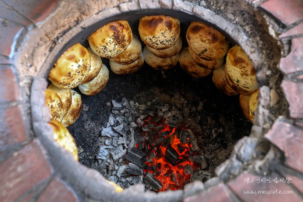 中山區美食,伊通街美食,台北下午茶外送,台北下午茶推薦,台北必吃小吃,台北美食,台北胡椒餅推薦,墨西哥辣椒胡椒餅,士林名店回歸,捷運美食,松江南京小吃,松江南京美食,爆蔥胡椒餅,起司胡椒餅,銅板美食,黑老闆胡椒餅