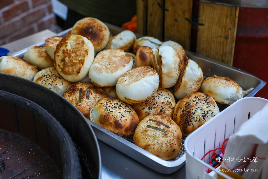 中山區美食,伊通街美食,台北下午茶外送,台北下午茶推薦,台北必吃小吃,台北美食,台北胡椒餅推薦,墨西哥辣椒胡椒餅,士林名店回歸,捷運美食,松江南京小吃,松江南京美食,爆蔥胡椒餅,起司胡椒餅,銅板美食,黑老闆胡椒餅