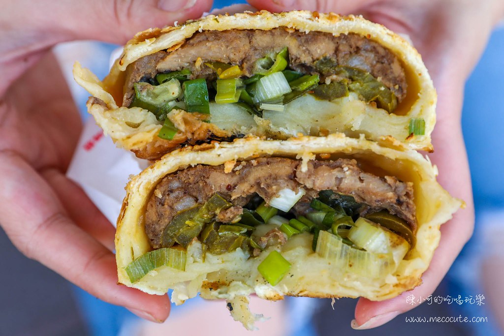 中山區美食,伊通街美食,台北下午茶外送,台北下午茶推薦,台北必吃小吃,台北美食,台北胡椒餅推薦,墨西哥辣椒胡椒餅,士林名店回歸,捷運美食,松江南京小吃,松江南京美食,爆蔥胡椒餅,起司胡椒餅,銅板美食,黑老闆胡椒餅